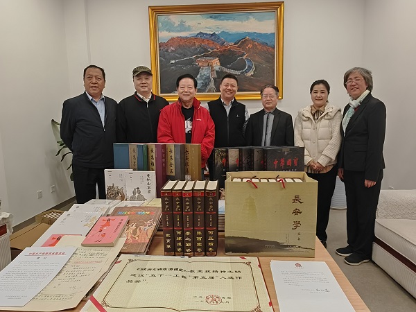 李炳武向西安国家版本馆捐赠图书版本