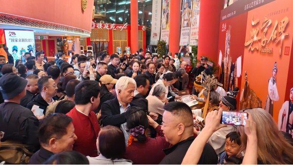           大秦之腔享誉京华！秦腔《无字碑》燃爆首都戏迷观剧热情